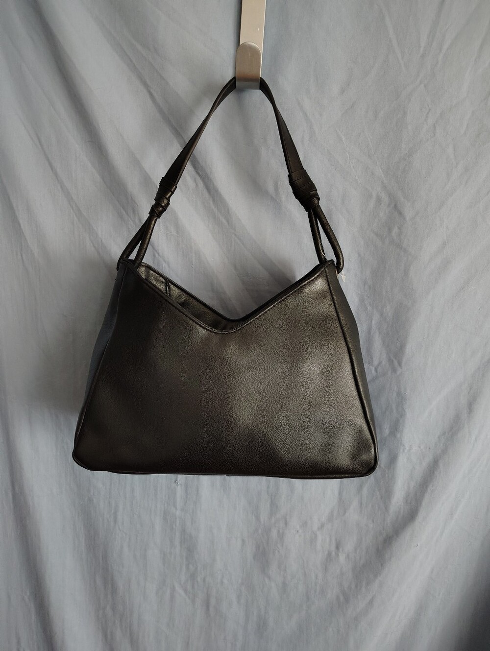 Black Hobo Shoulder Bag Purse Gold Tone Zip Detachable Crossbody Strap NWOT